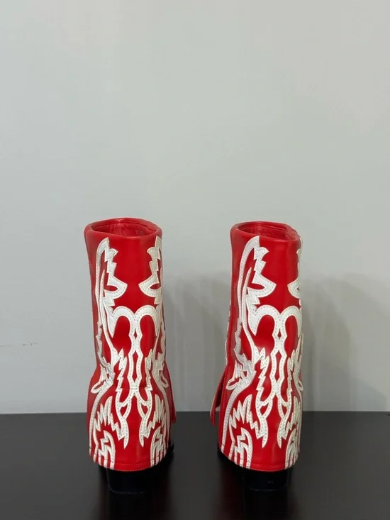 Red Western-Inspired Embroidered Women's Boots - Picture 3 of 3